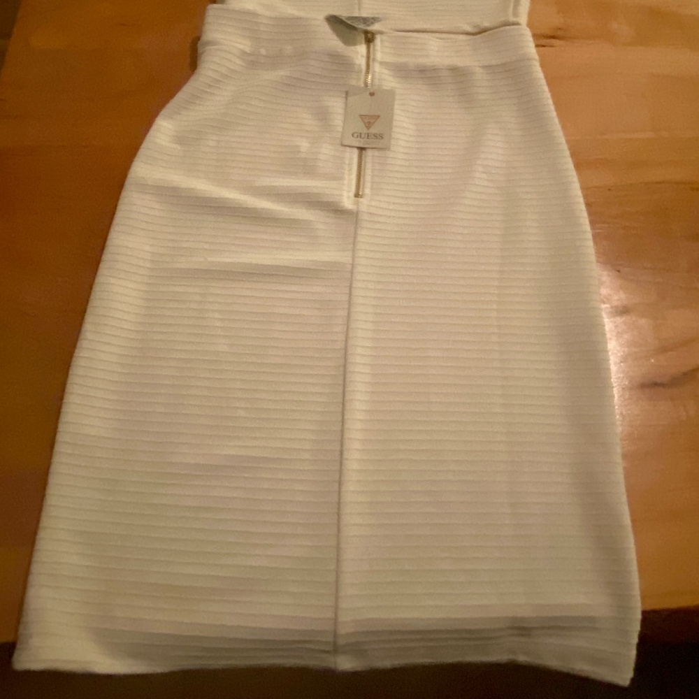Guess set - Picture 3 of 3